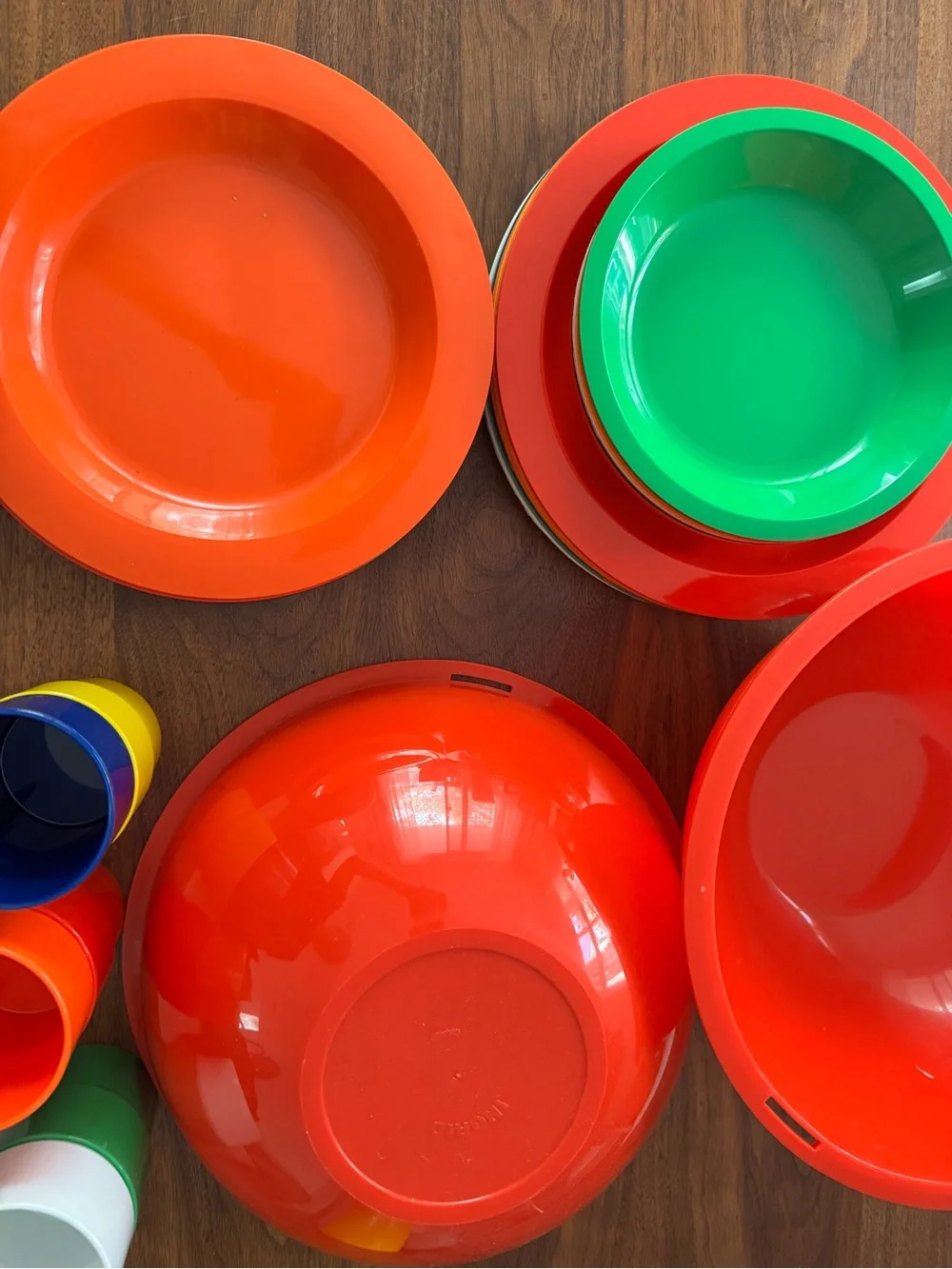 Retro Ingrid Bright Red Plastic Serving Bowl with 24 piece Serving Set